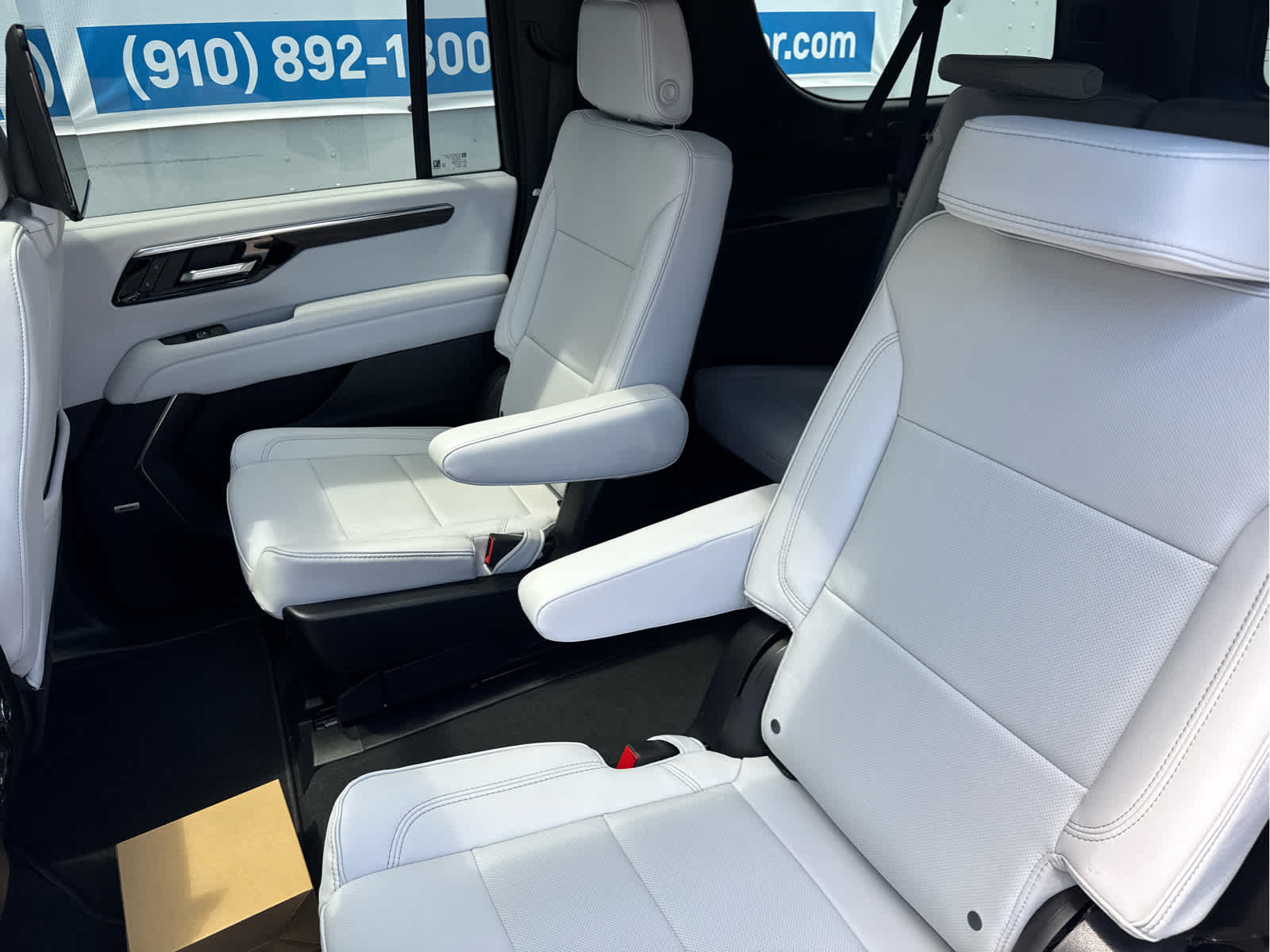 2025 Chevrolet Suburban Premier - Photo 37
