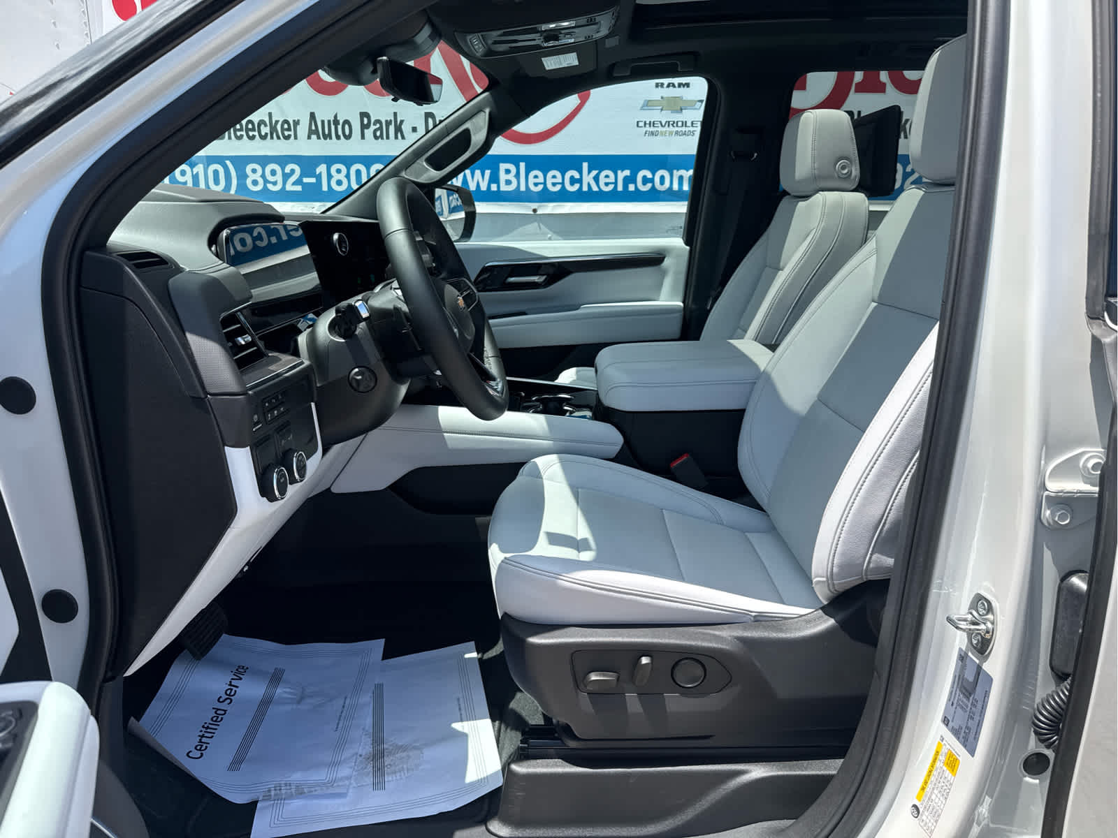 2025 Chevrolet Suburban Premier - Photo 27