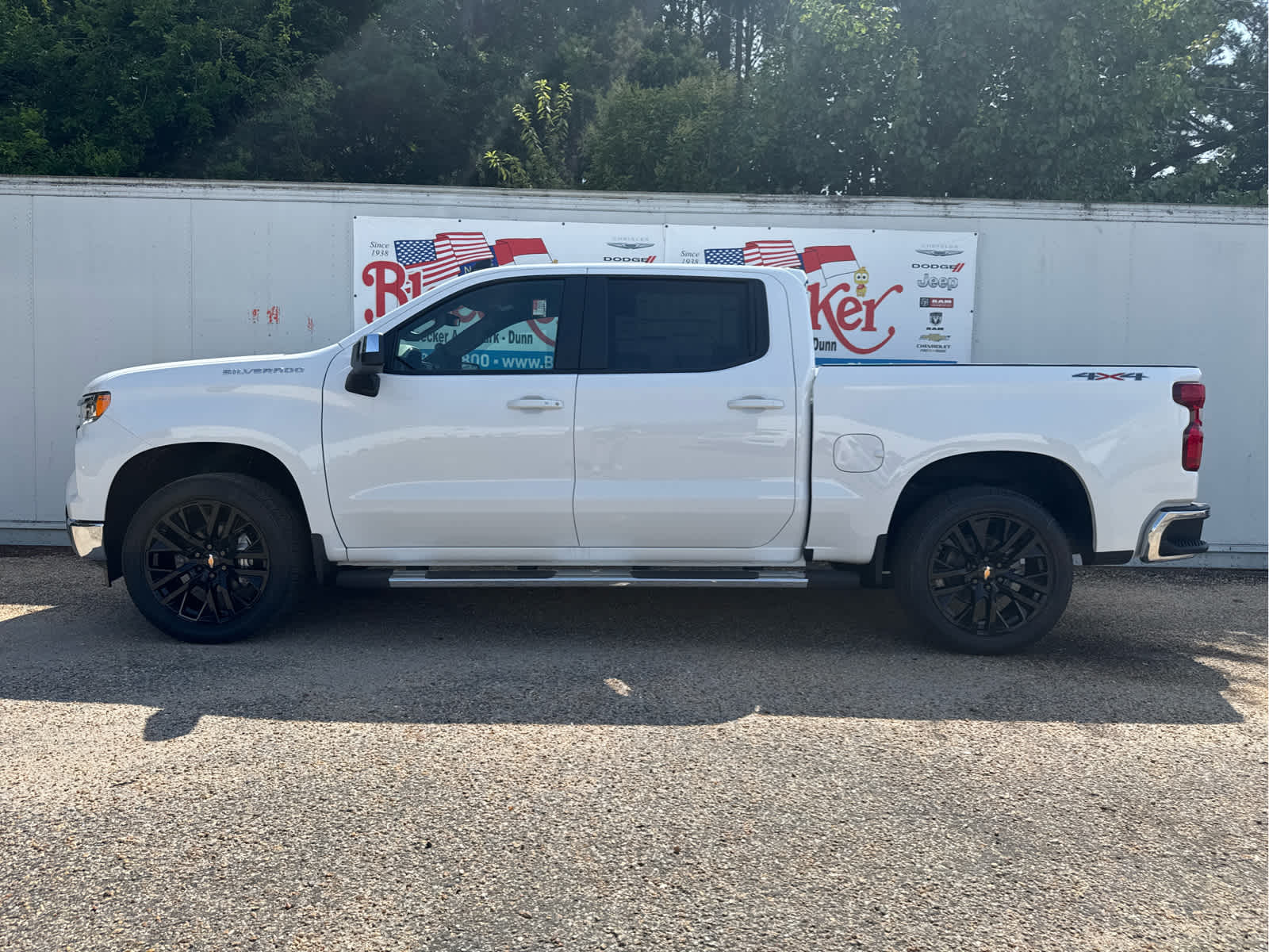 2025 Chevrolet Silverado 1500 LT - Photo 7