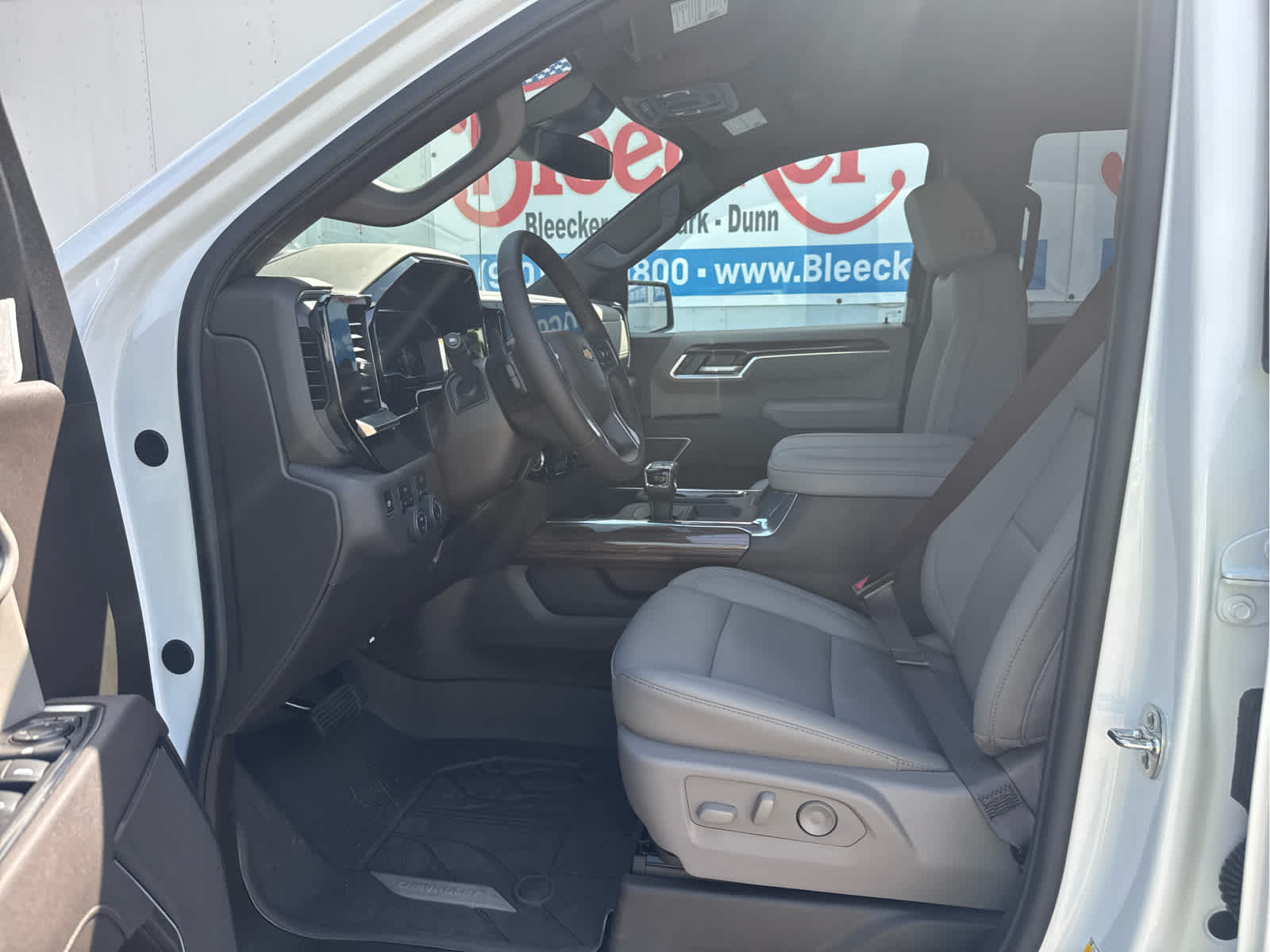 2025 Chevrolet Silverado 1500 LT - Photo 23