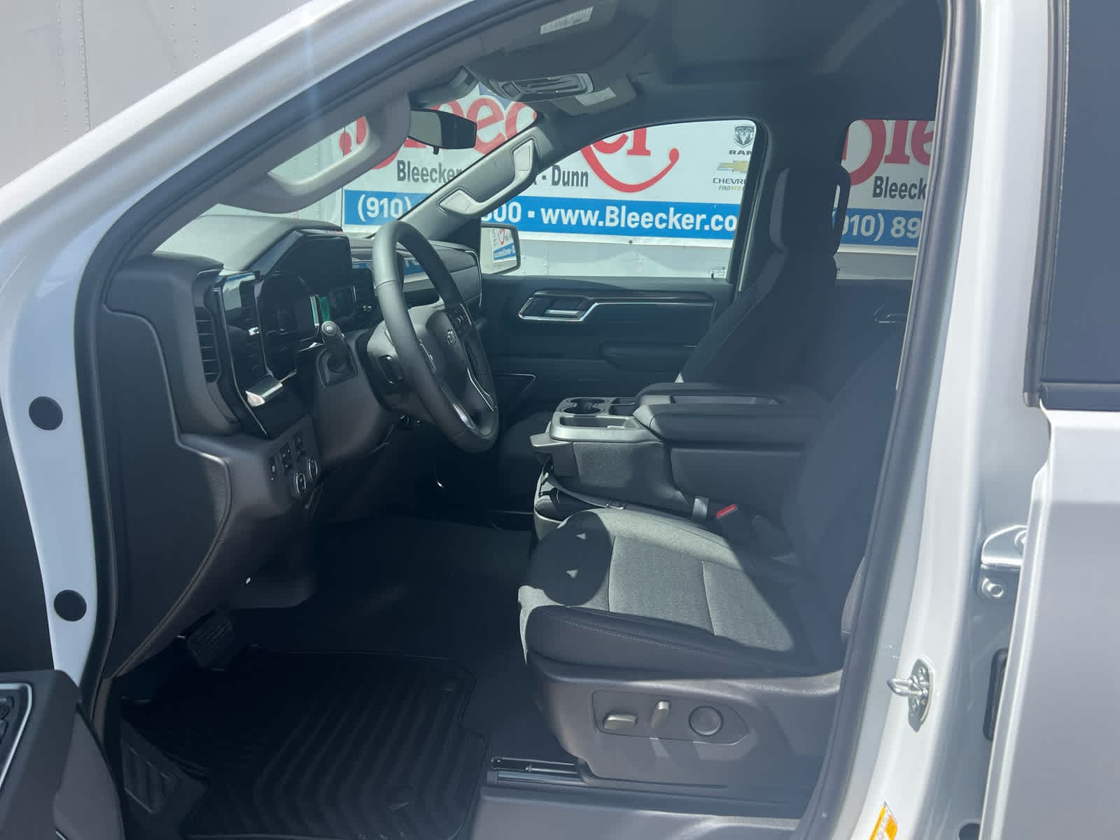 2025 Chevrolet Silverado 1500 RST - Photo 20