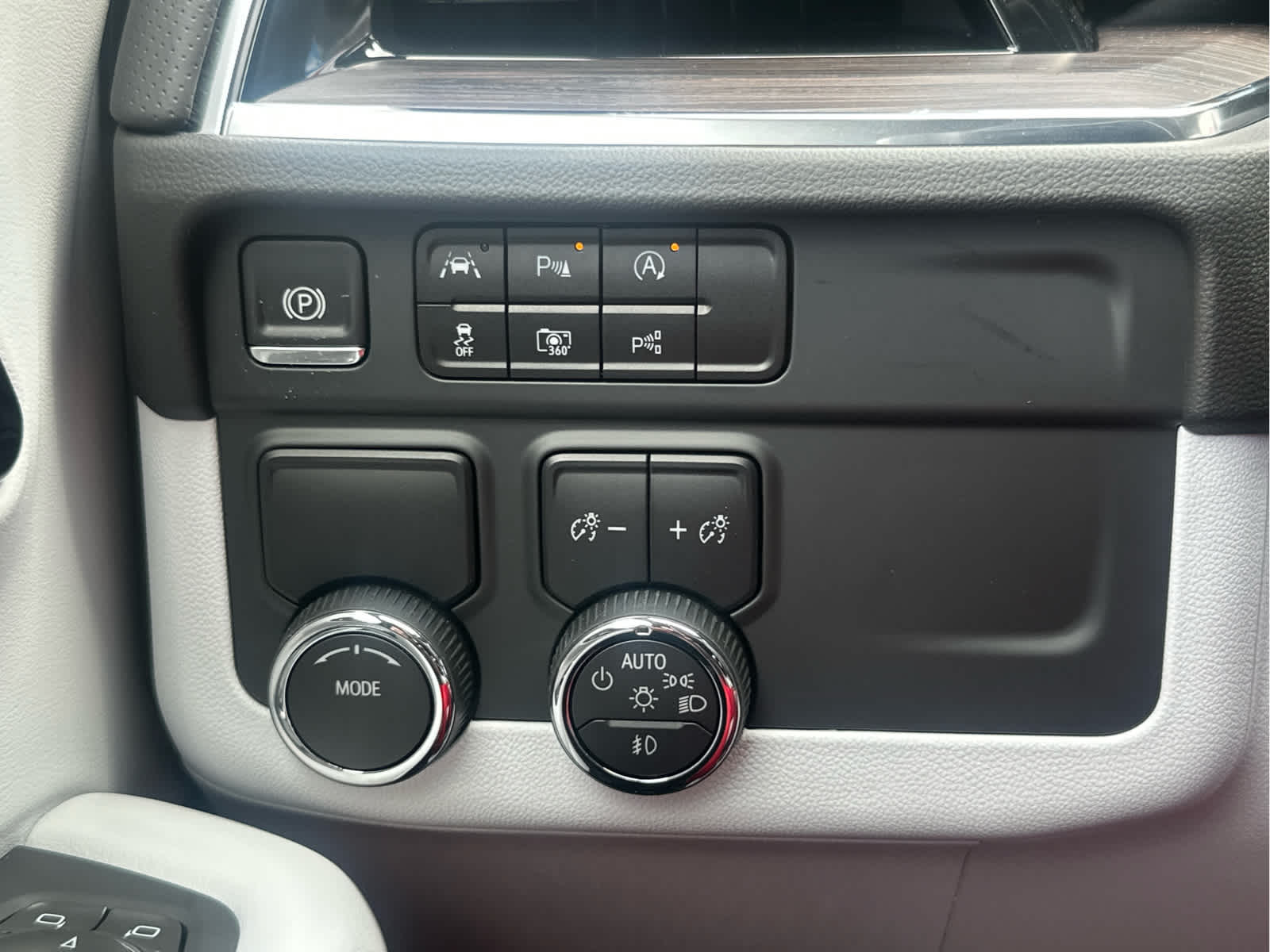 2025 Chevrolet Suburban Premier - Photo 30