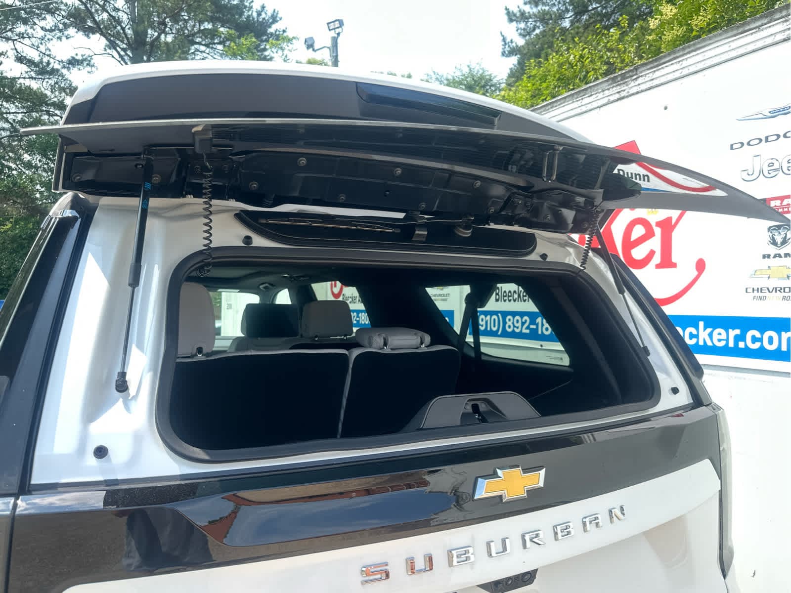 2025 Chevrolet Suburban Premier - Photo 21