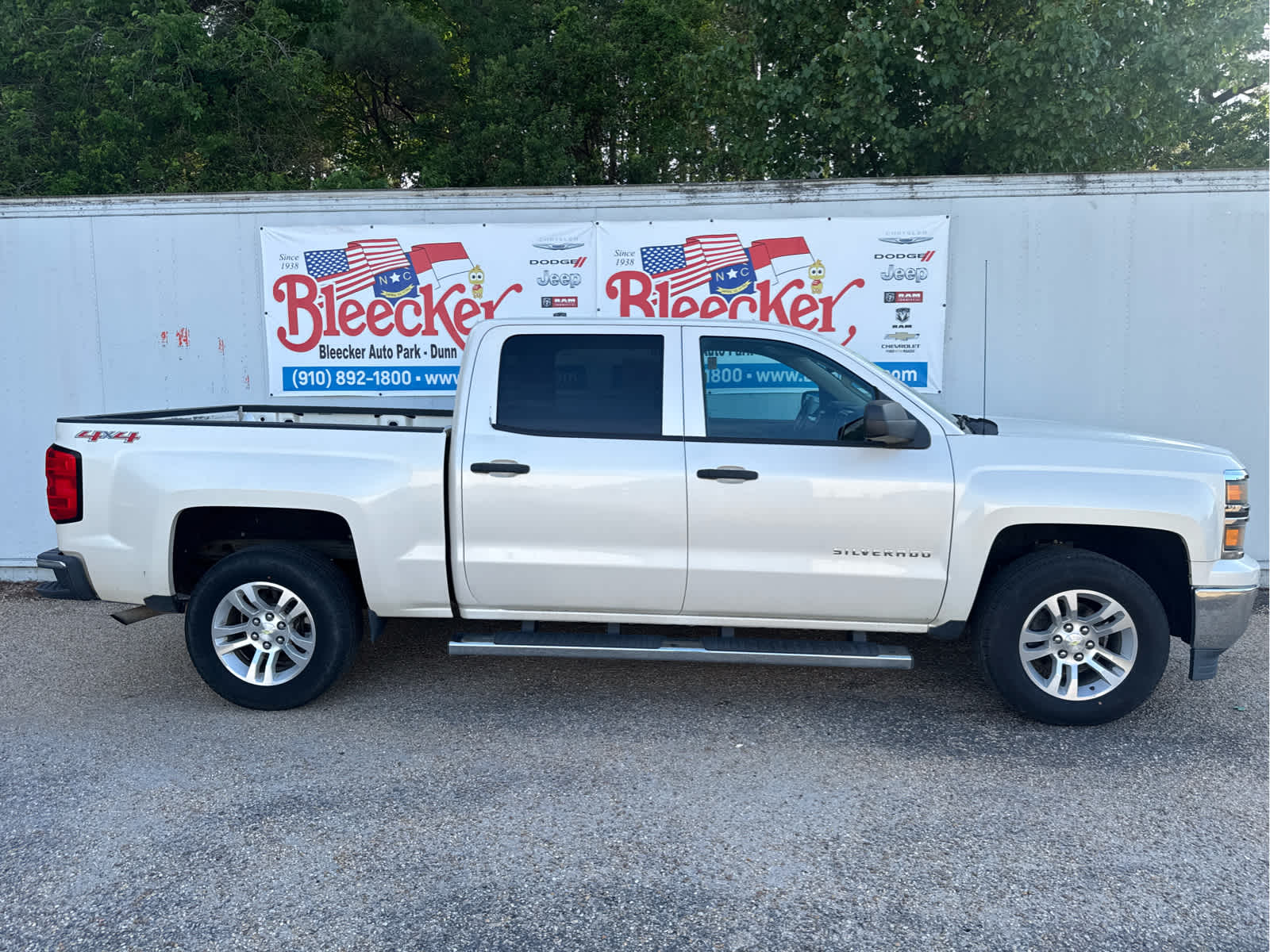 Used 2014 Chevrolet Silverado 1500 LT with VIN 3GCUKREH9EG199857 for sale in Dunn, NC