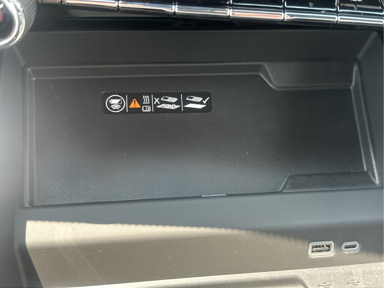 2025 Chevrolet Suburban Premier - Photo 37