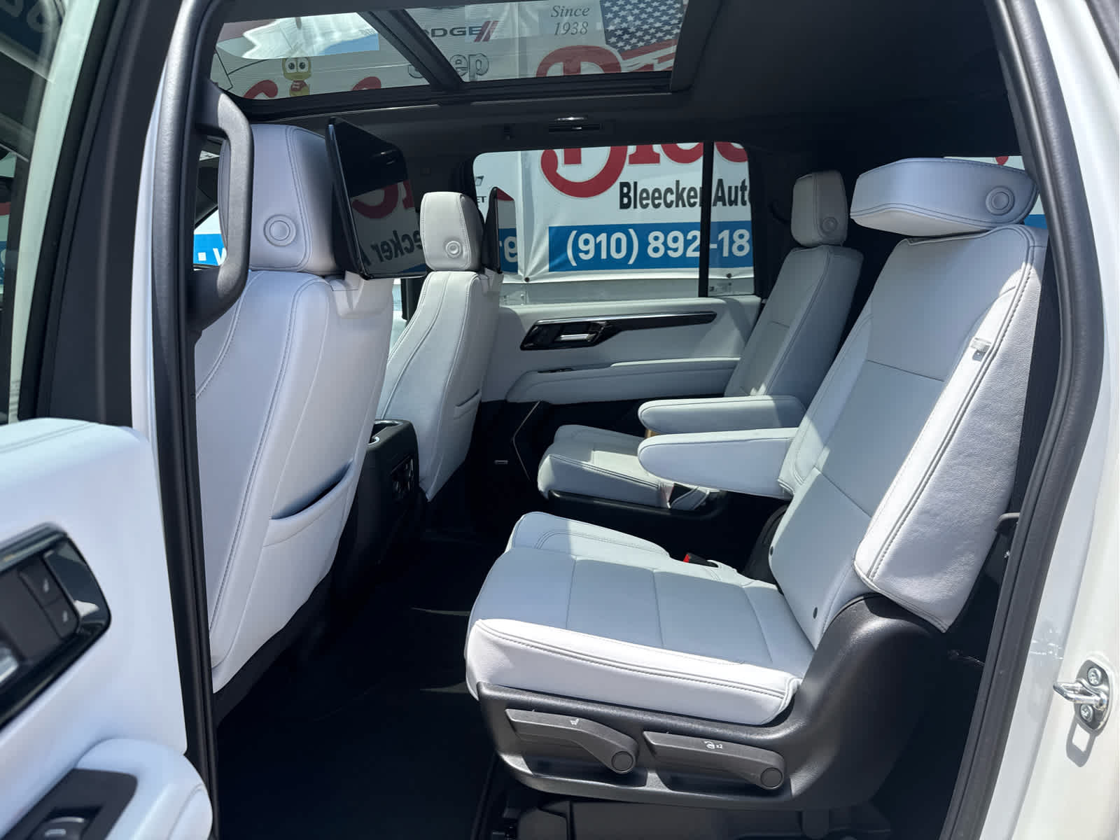 2025 Chevrolet Suburban Premier - Photo 36