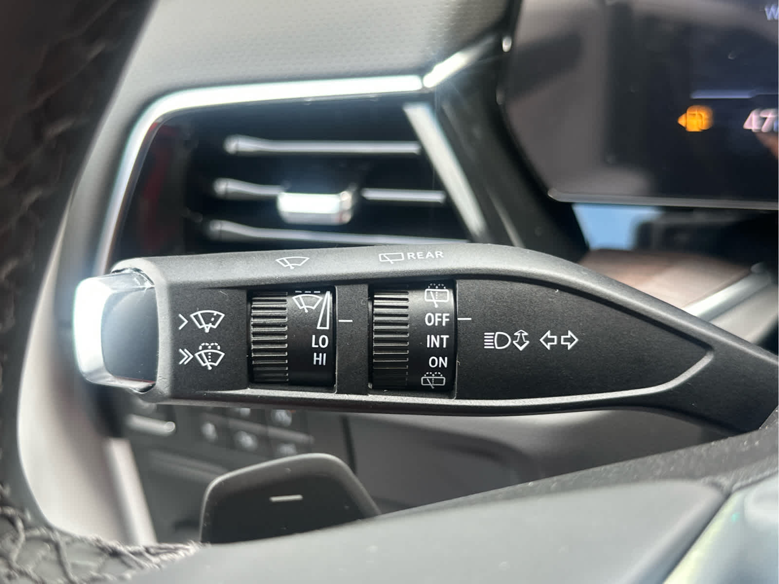 2025 Chevrolet Suburban Premier - Photo 34