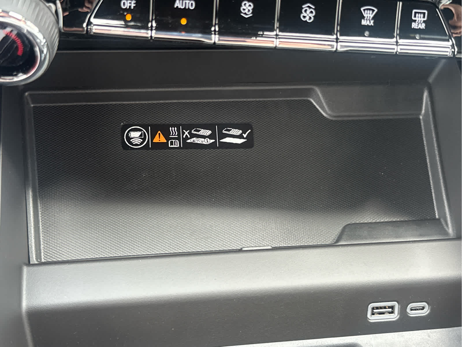 2025 Chevrolet Suburban Premier - Photo 39