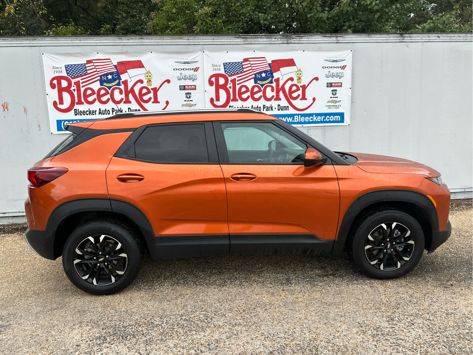 2022 Chevrolet Trailblazer LT photo 2