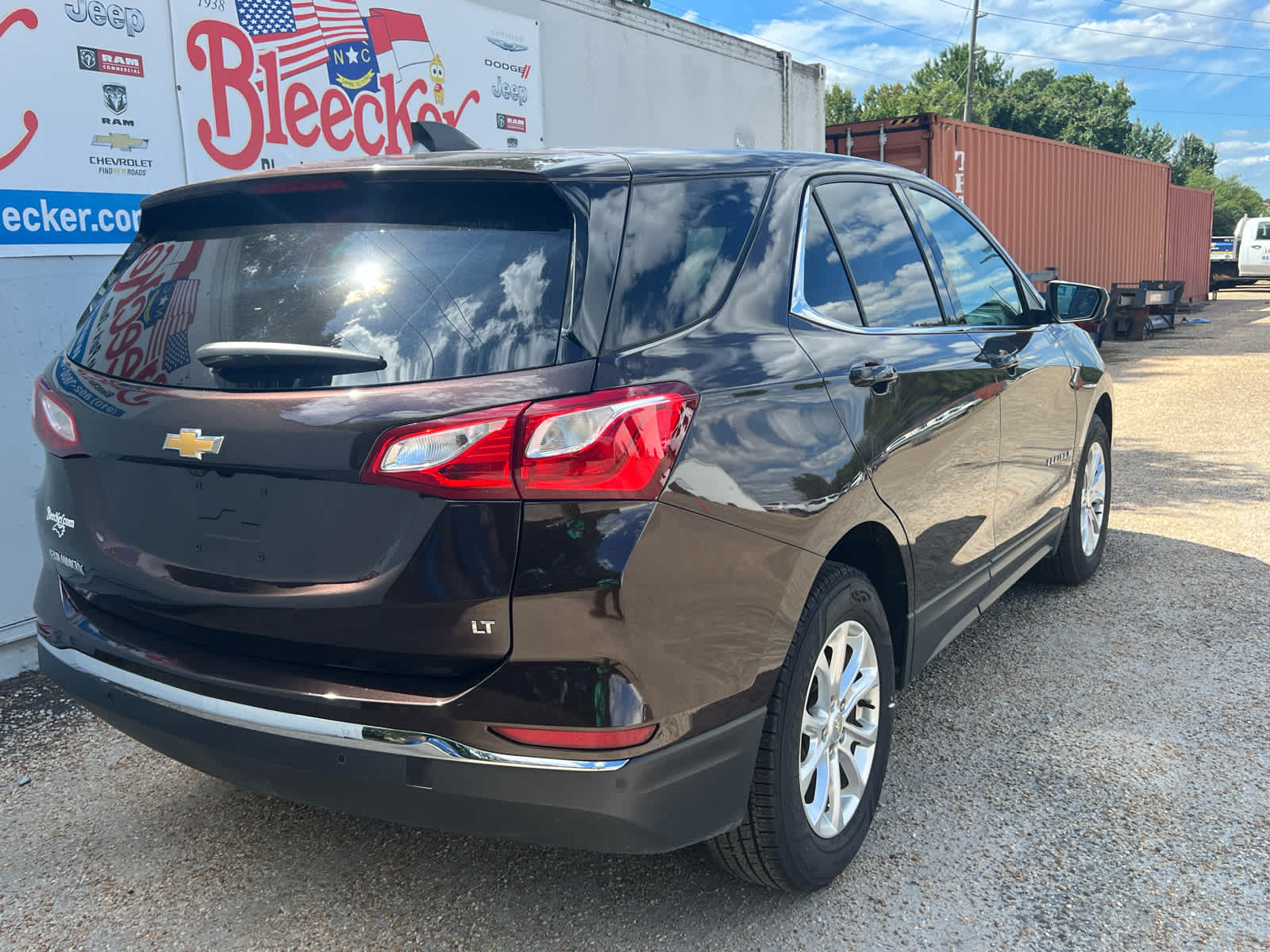 2020 Chevrolet Equinox LT photo 2