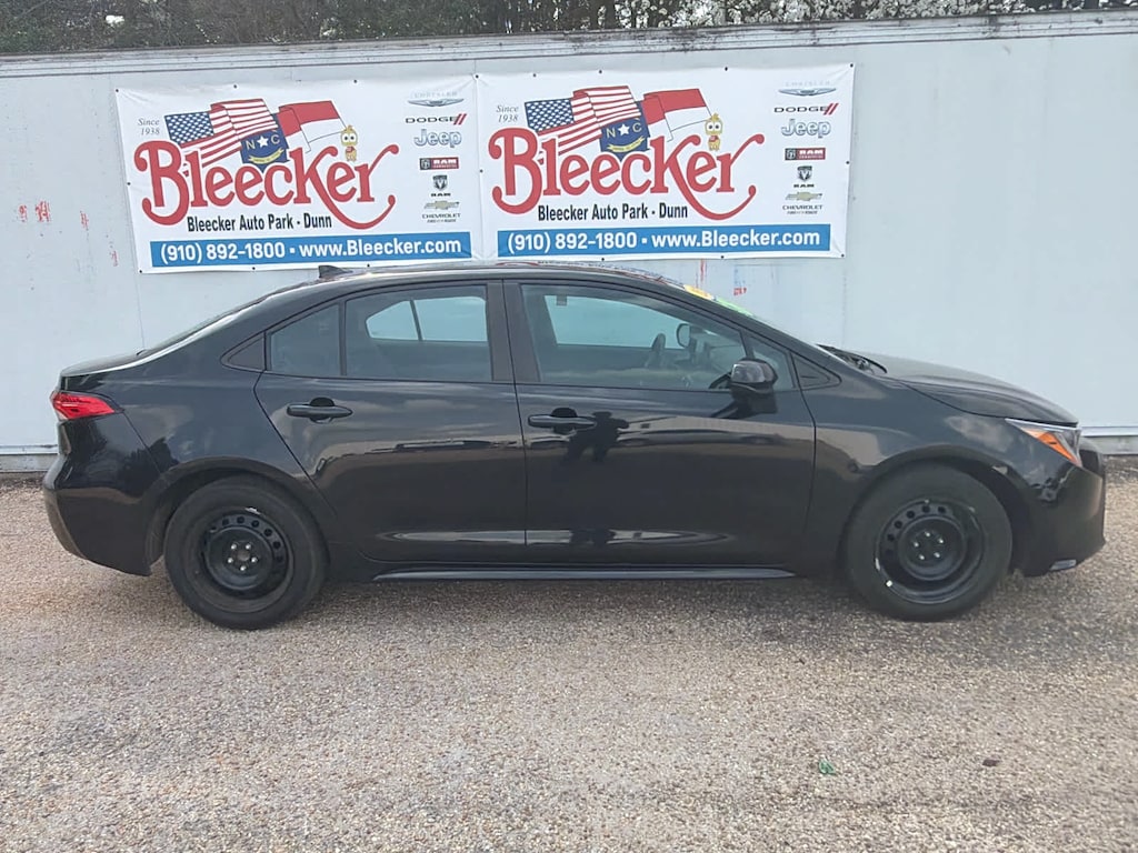 Used 2022 Toyota Corolla LE Sedan