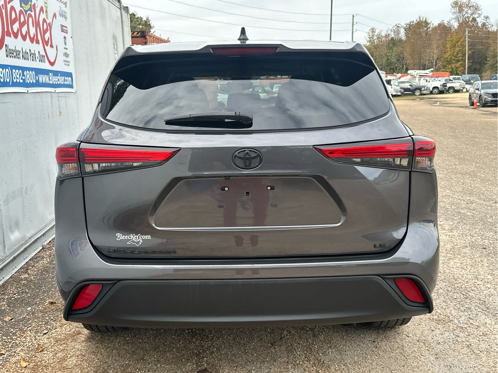 2023 Toyota Highlander L photo 4