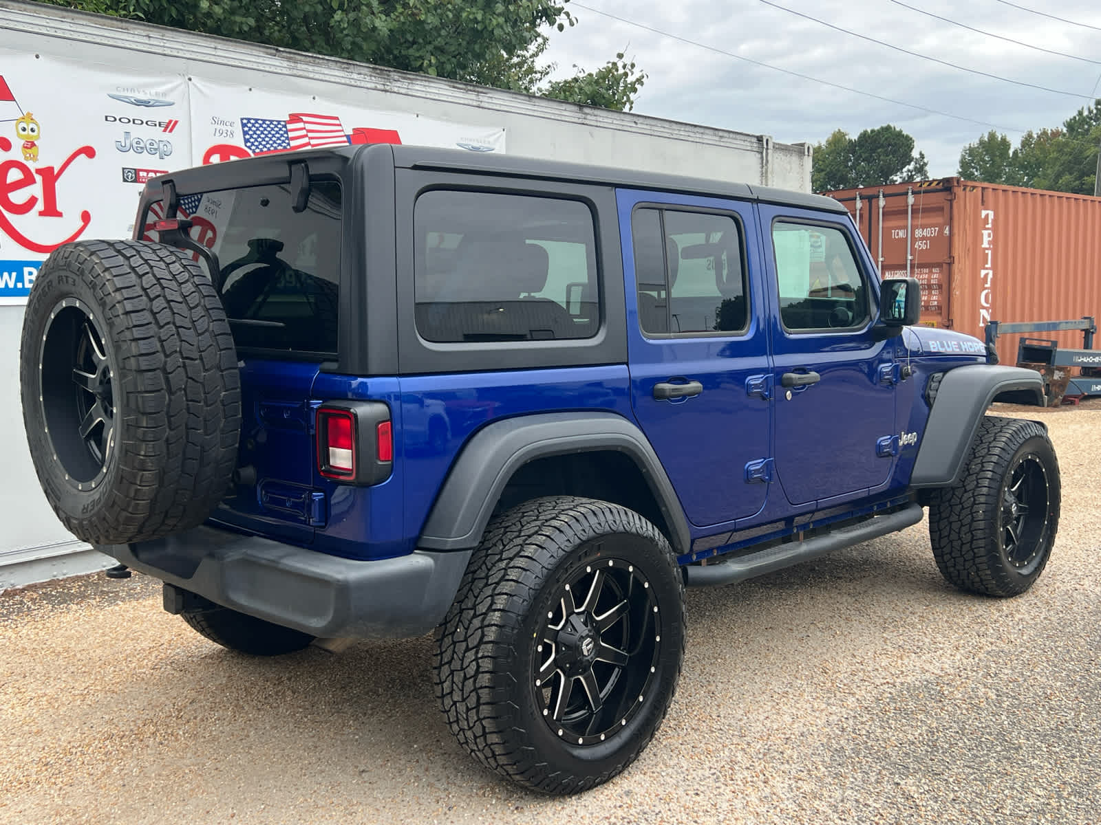 2018 Jeep Wrangler Unlimited Sport S photo 3