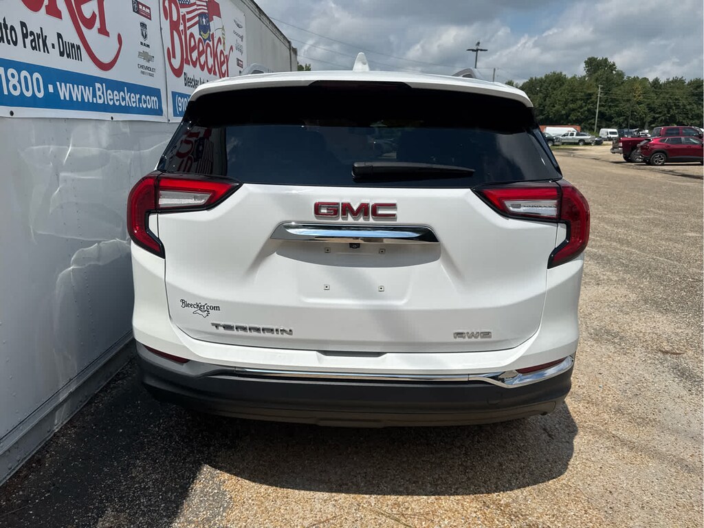 Used 2024 GMC Terrain SLT SUV