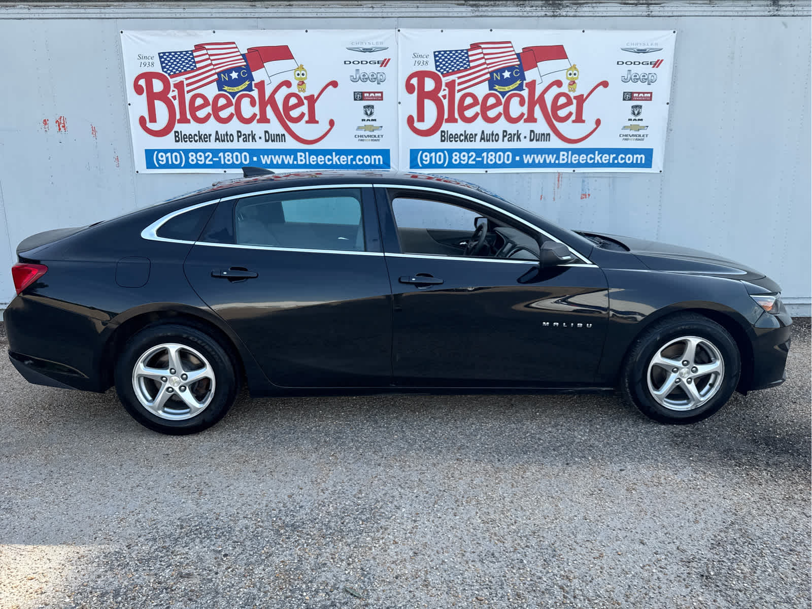 2016 Chevrolet Malibu LS photo 2