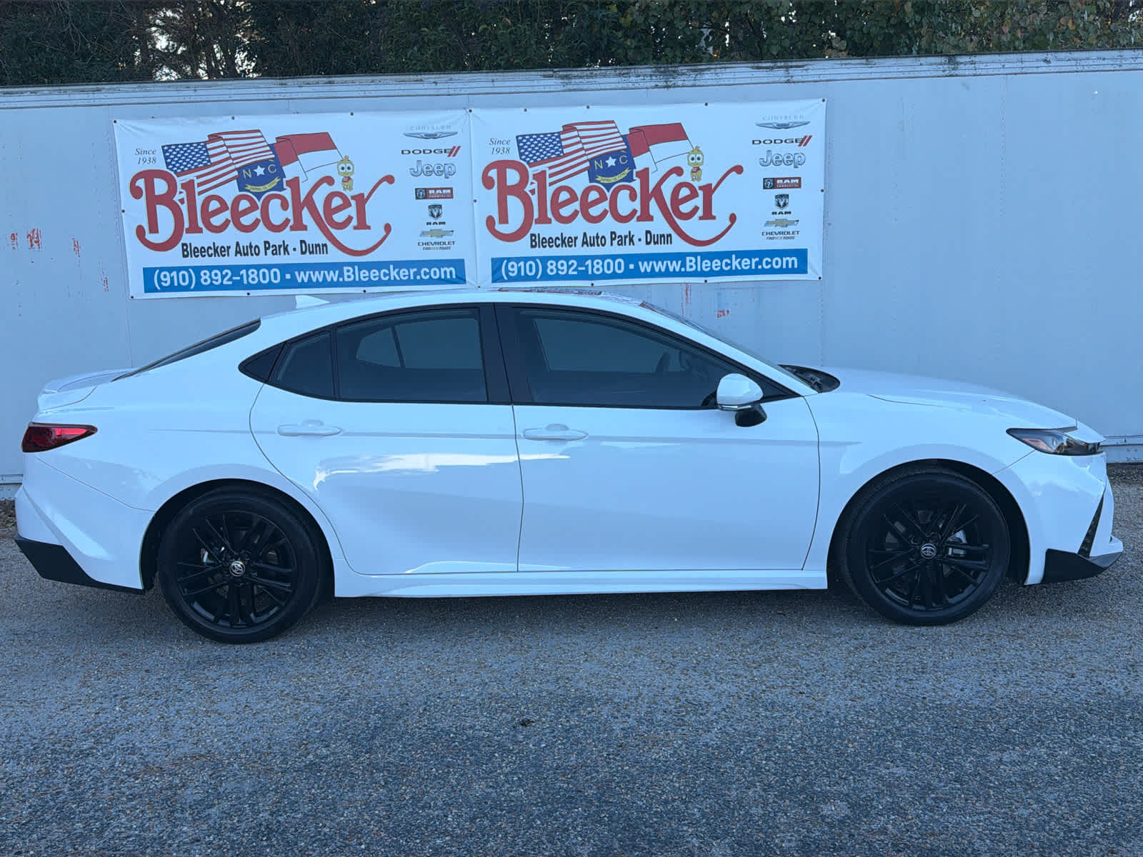 2025 Toyota Camry LE photo 2