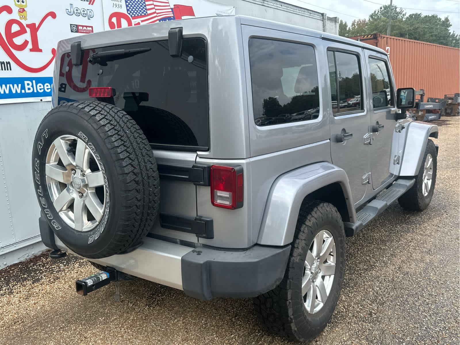 2013 Jeep Wrangler Unlimited Sahara photo 3