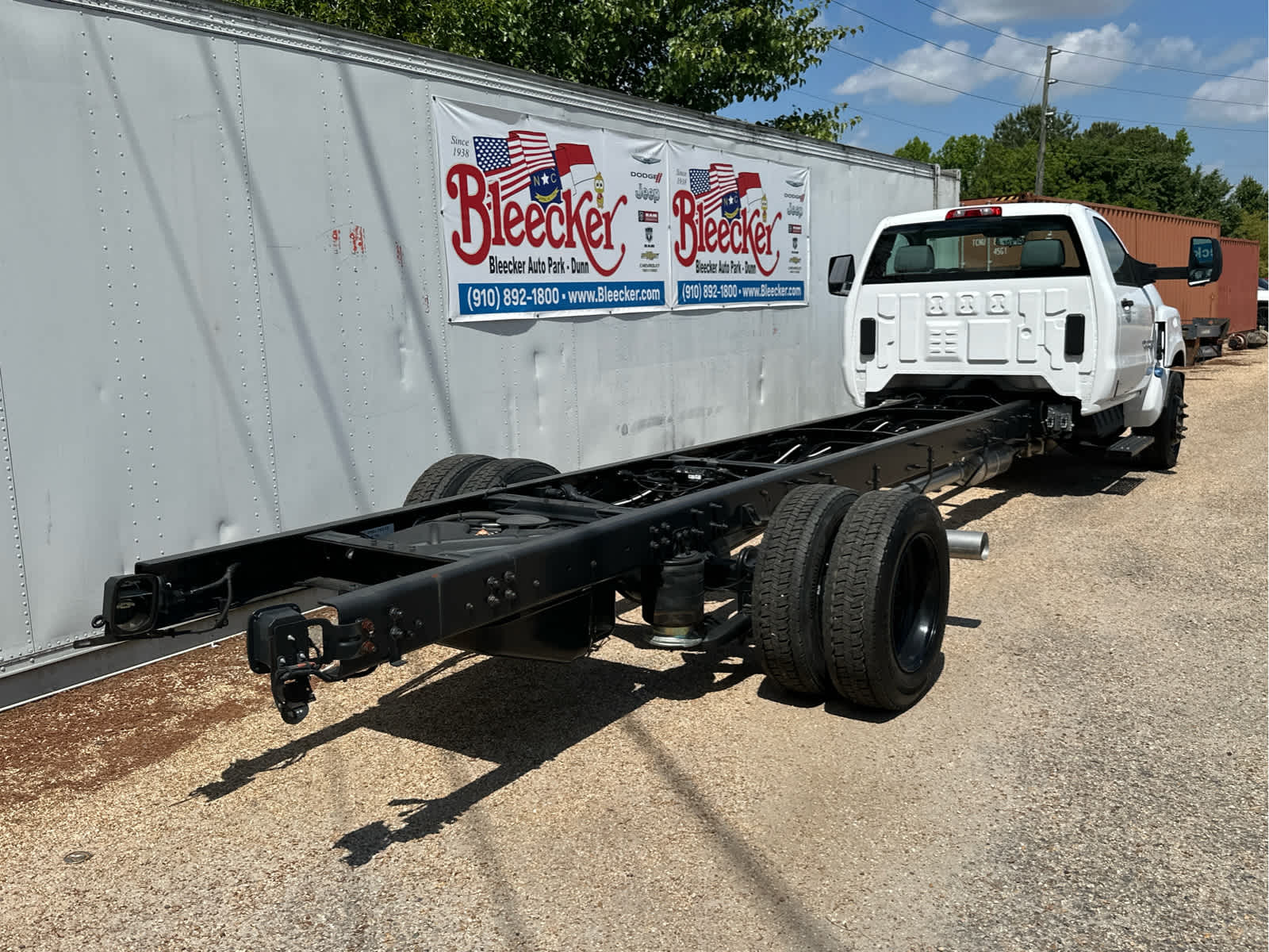 2022 Chevrolet Silverado 6500HD Work Truck photo 3