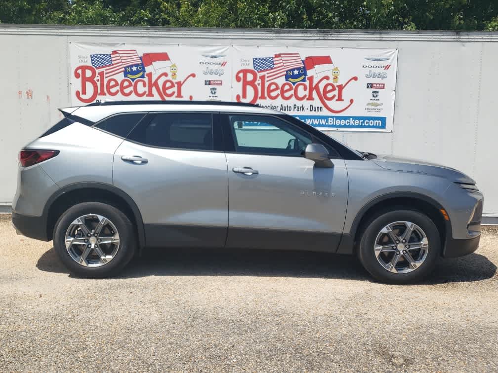 2023 Chevrolet Blazer 2LT photo 2