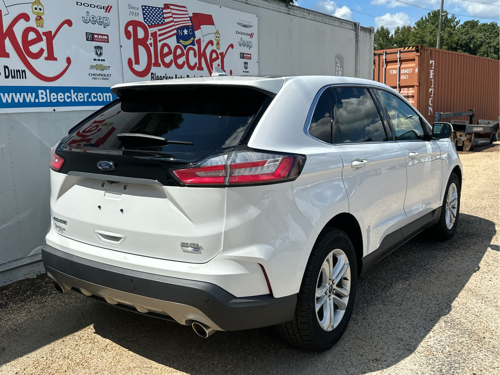 2020 Ford Edge SEL photo 2