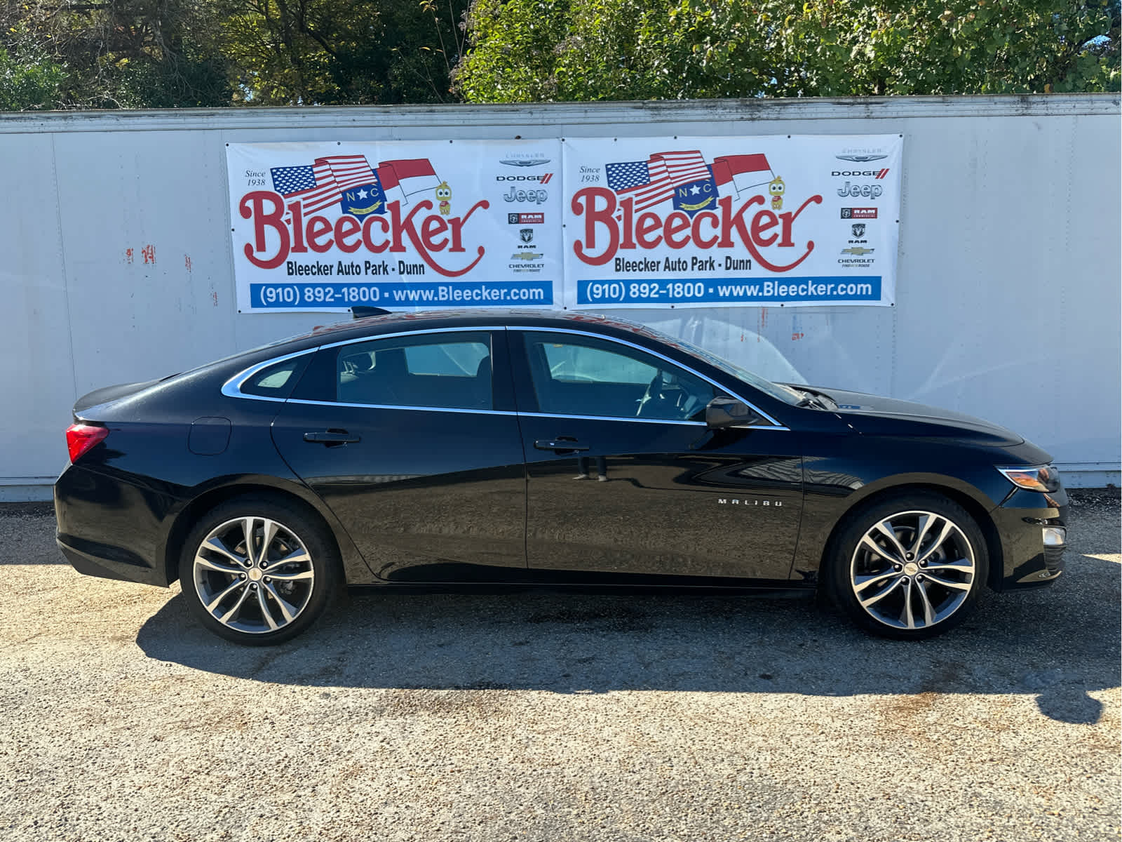 2023 Chevrolet Malibu 1LT photo 2