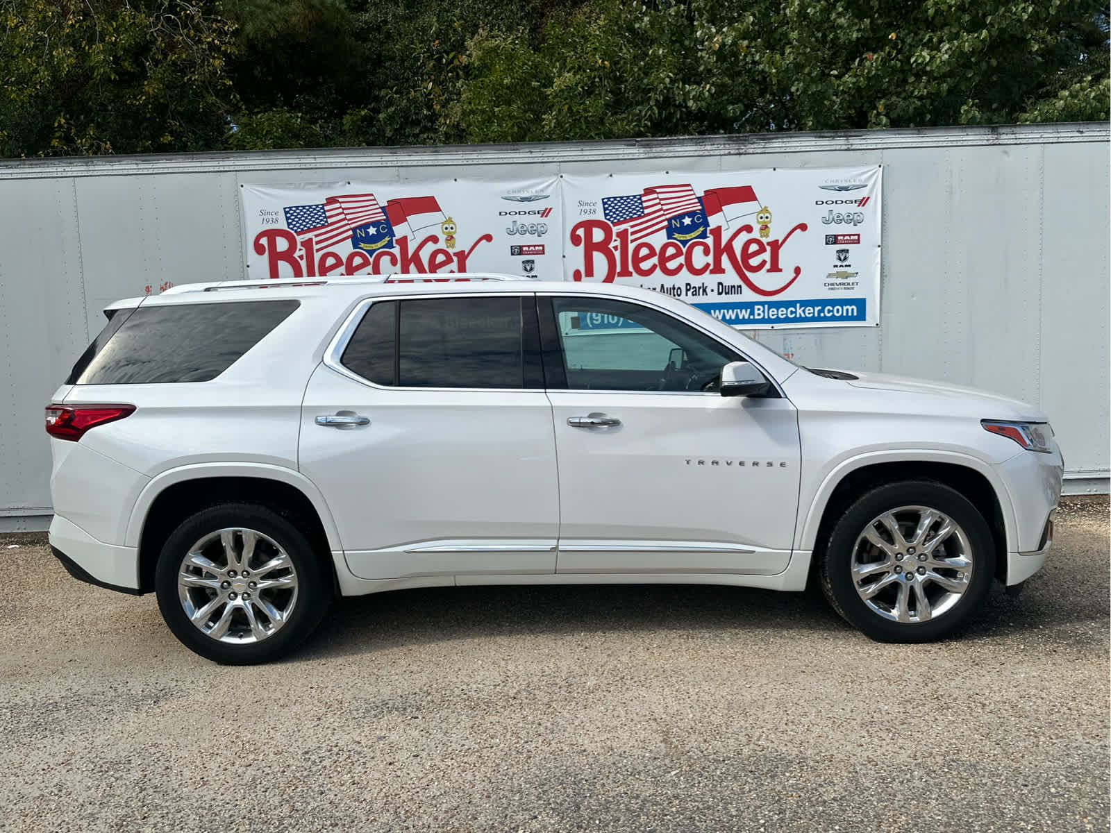 2021 Chevrolet Traverse High Country photo 2