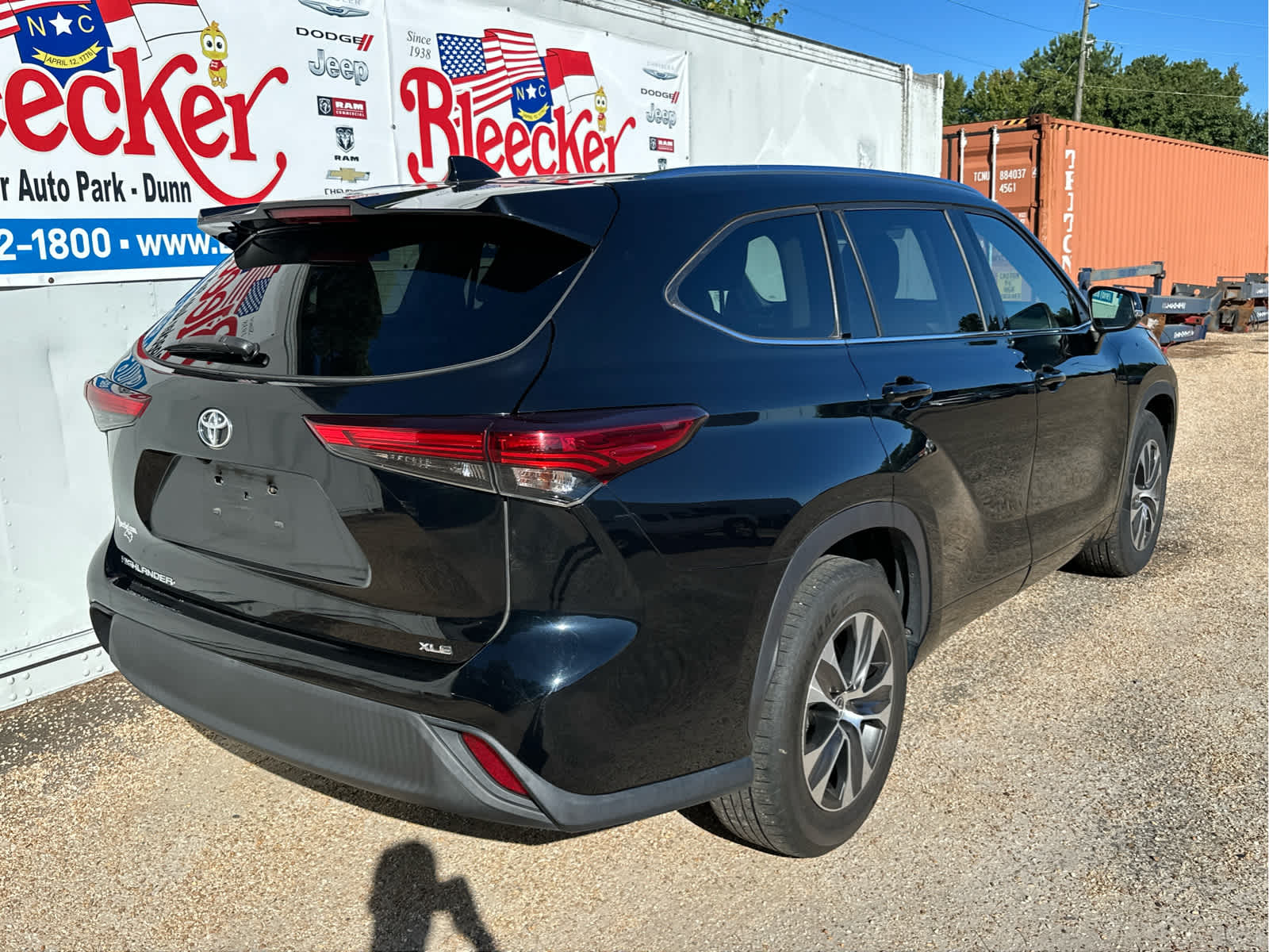 2020 Toyota Highlander XLE photo 3