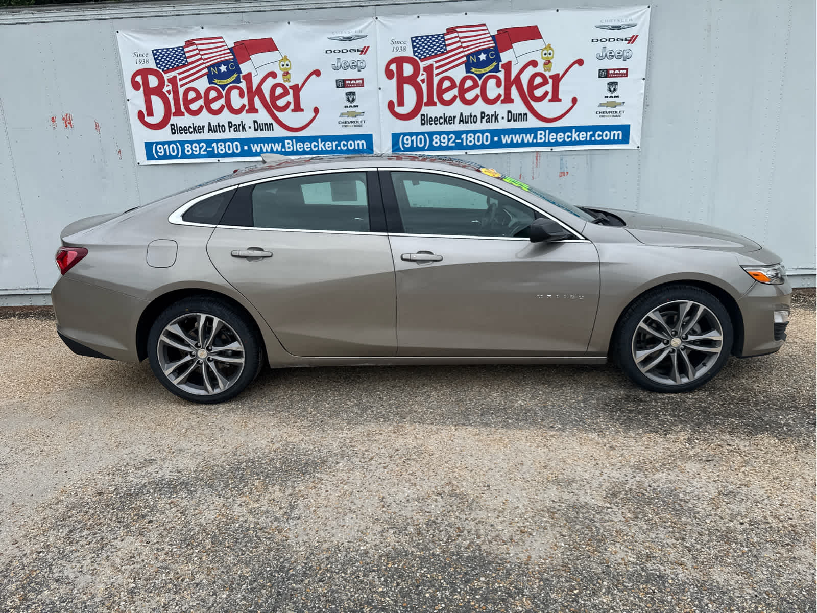 2024 Chevrolet Malibu Premier 2LT photo 2