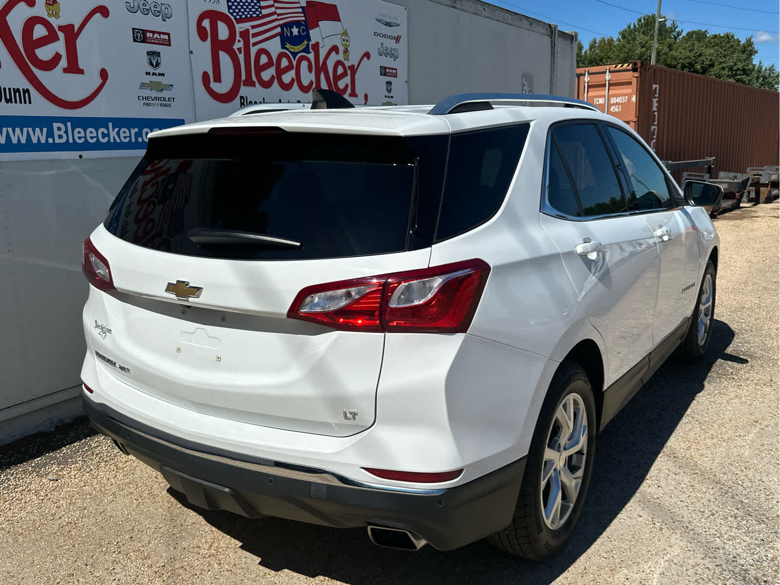 2020 Chevrolet Equinox LT photo 3