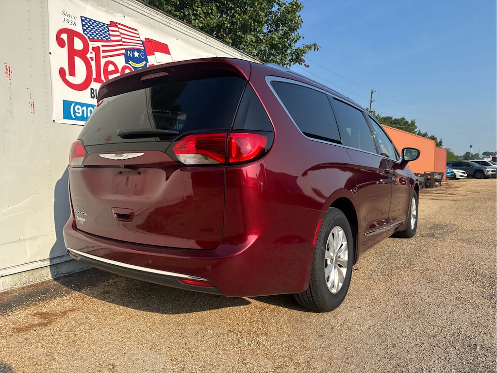 Used 2018 Chrysler Pacifica Touring L Van