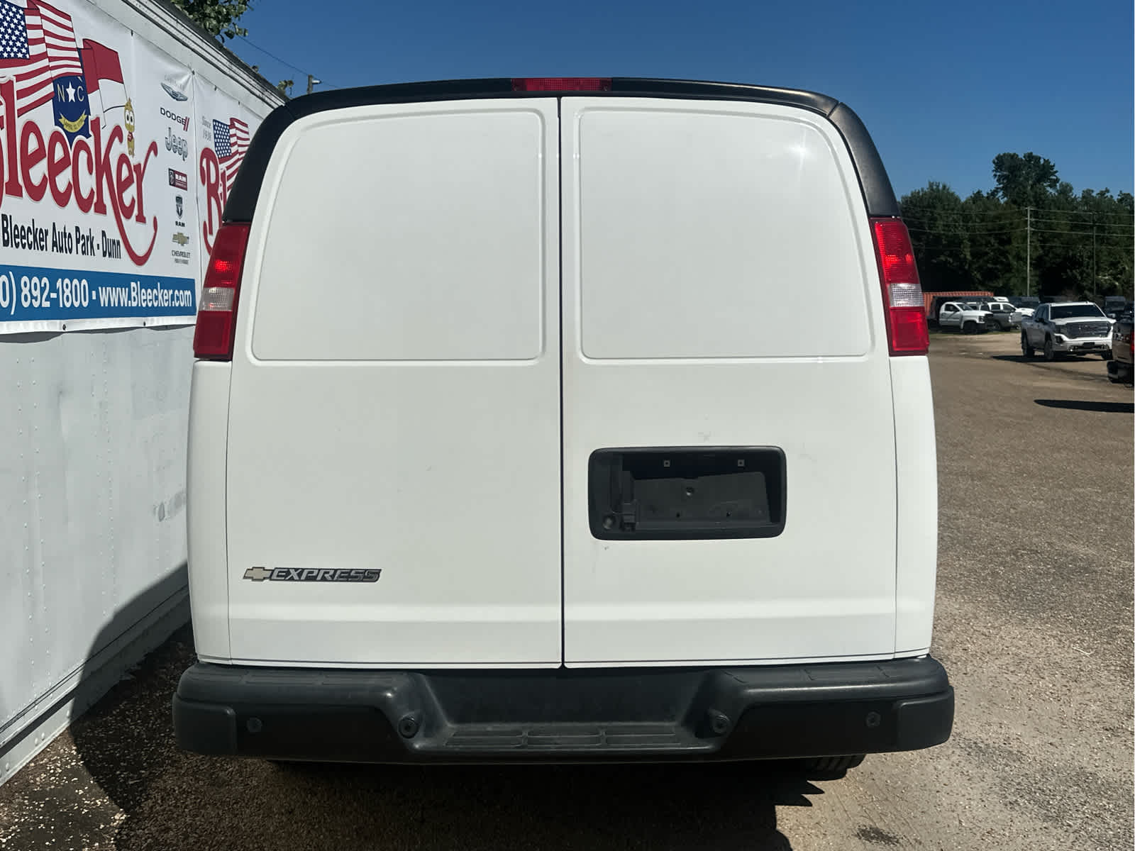 2020 Chevrolet Express Cargo 3500 photo 2