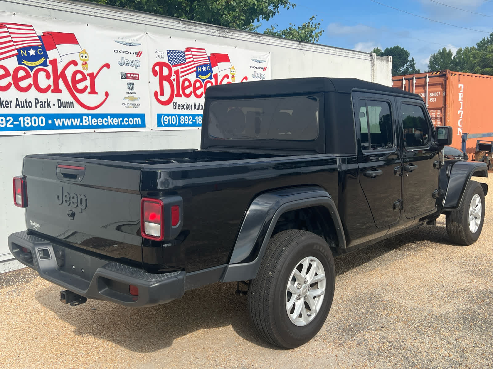 2023 Jeep Gladiator Sport S photo 3