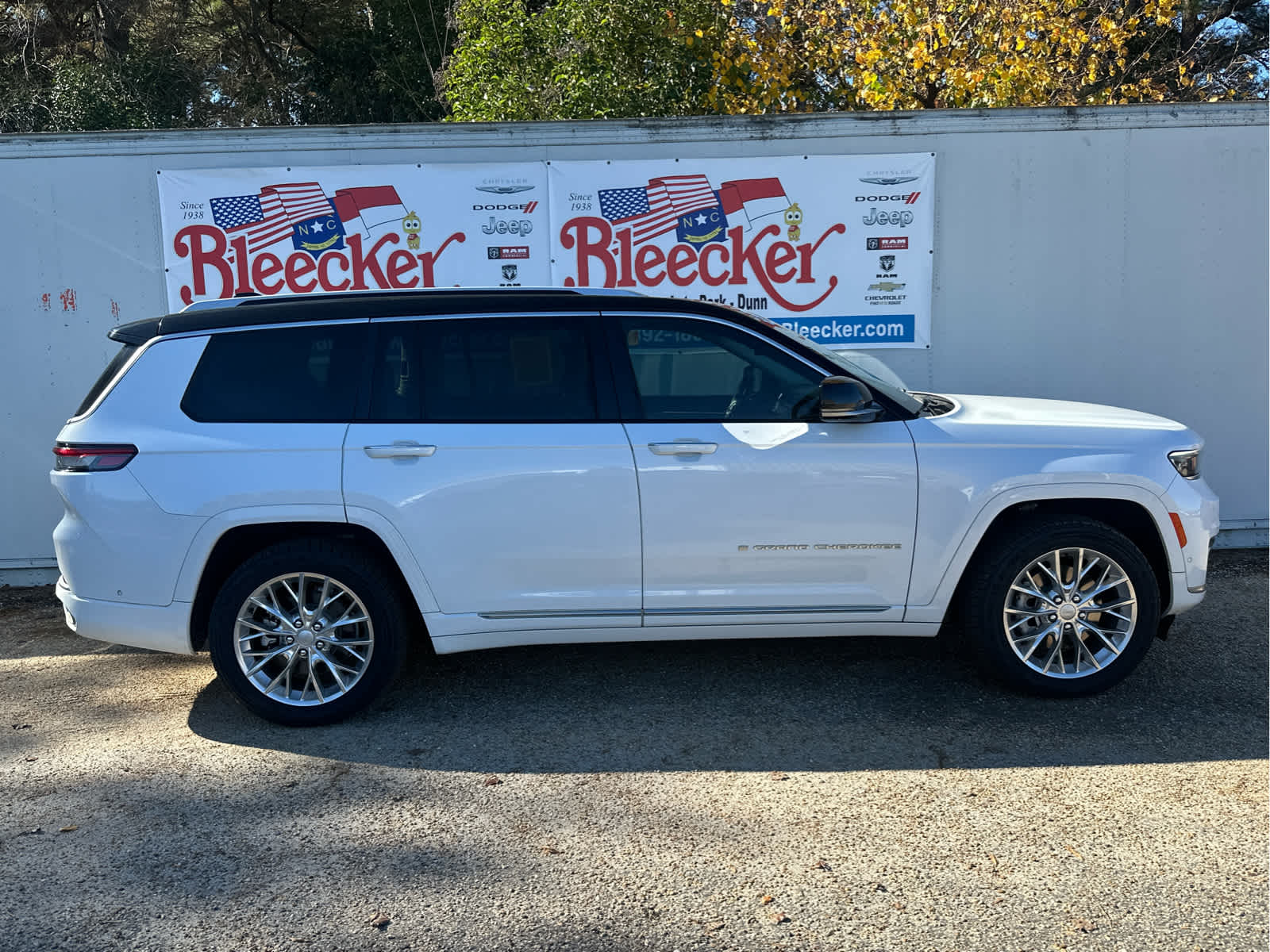 2021 Jeep Grand Cherokee L Summit photo 2