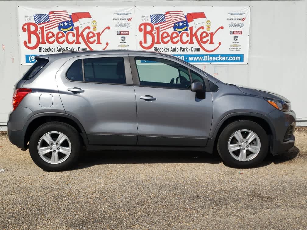 2020 Chevrolet Trax LS photo 2