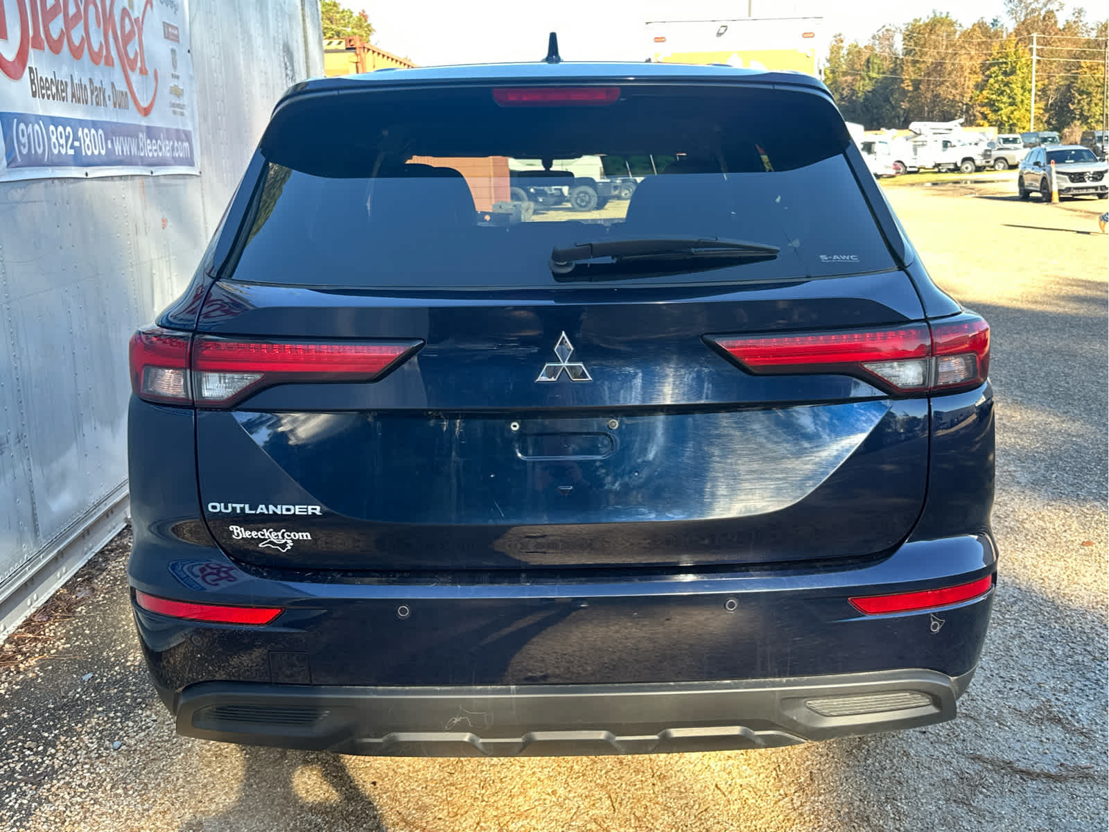 2023 Mitsubishi Outlander SE photo 3