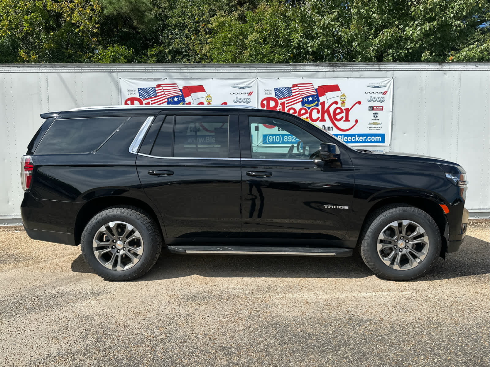 2021 Chevrolet Tahoe LT photo 2
