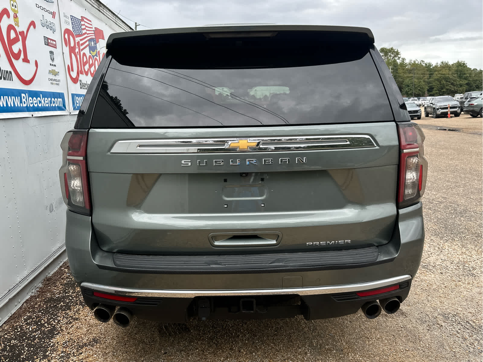 2023 Chevrolet Suburban Premier photo 3