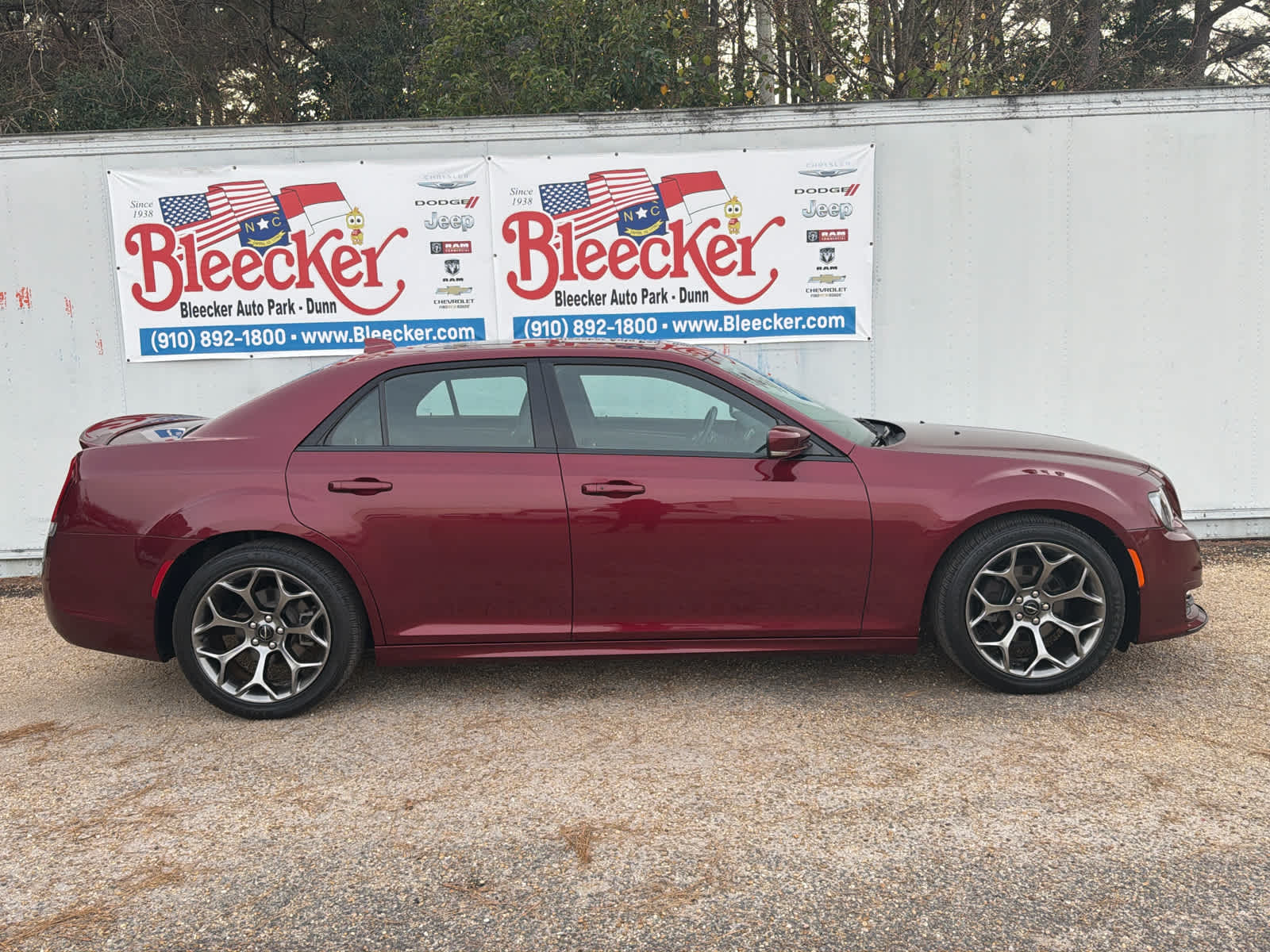 2018 Chrysler 300 photo 2