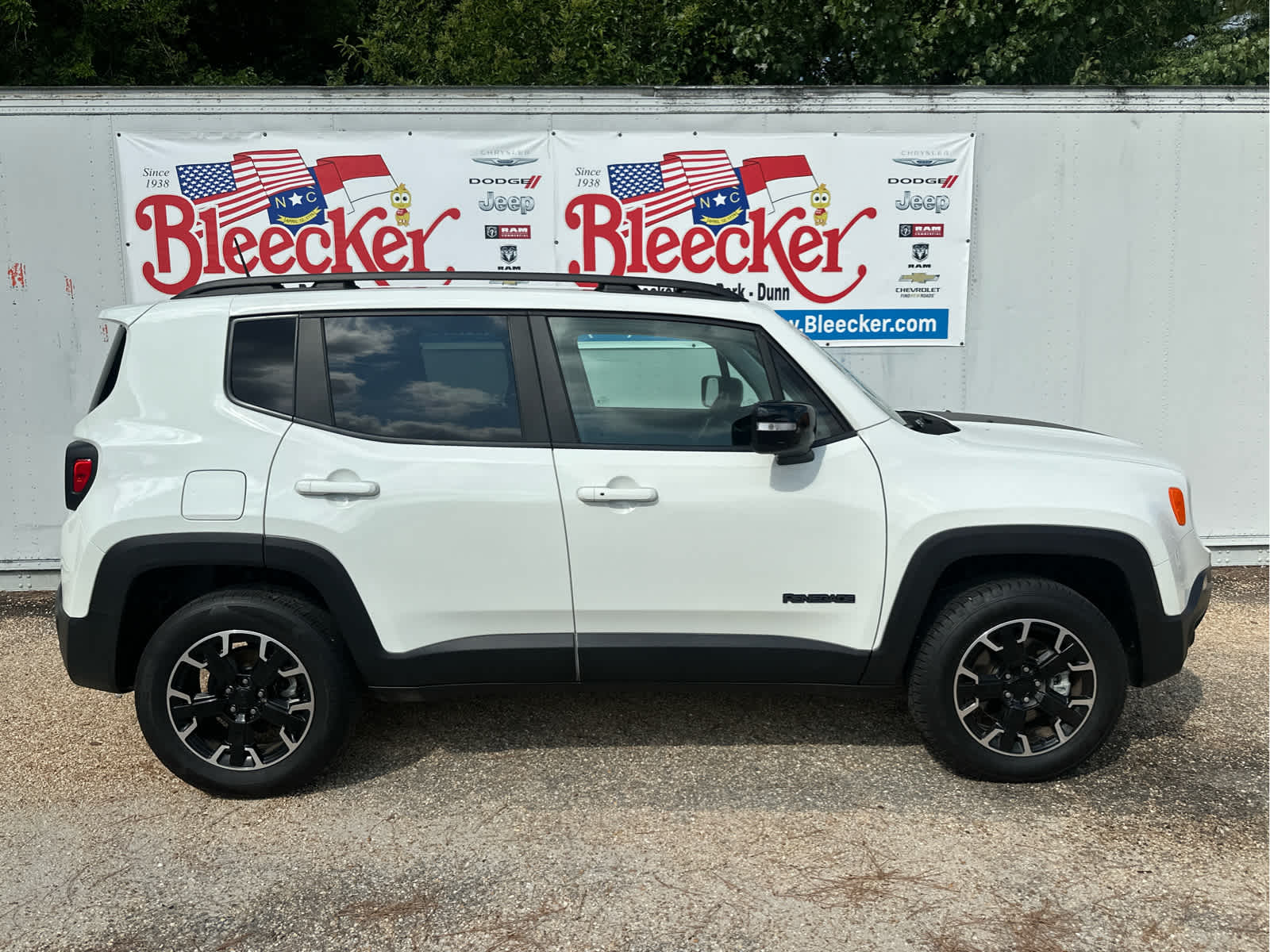 2023 Jeep Renegade Latitude Upland photo 2