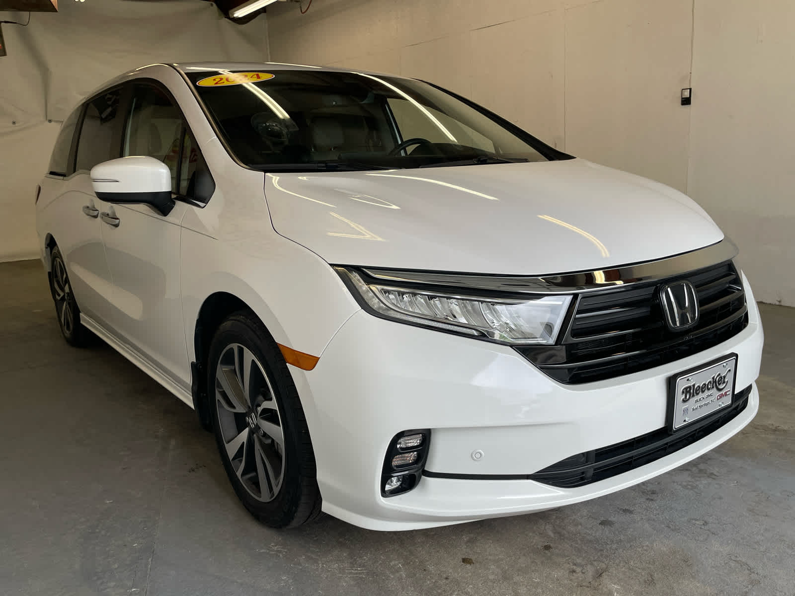 2024 Honda Odyssey Touring photo 4