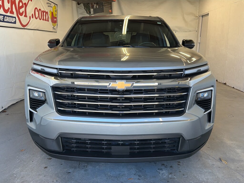 Used 2025 Chevrolet Traverse LT SUV