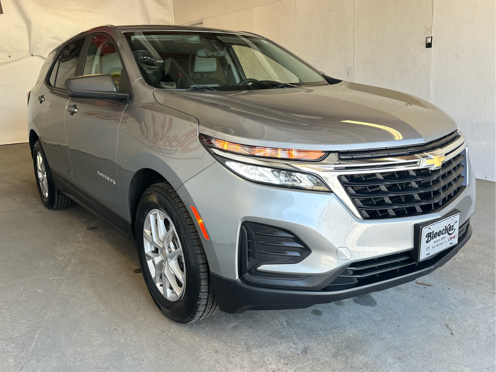 2023 Chevrolet Equinox LS photo 4