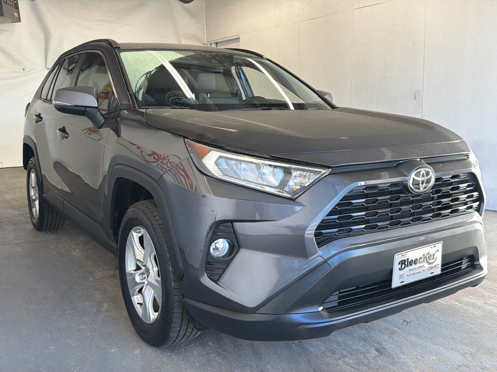 2020 Toyota RAV4 XLE photo 4