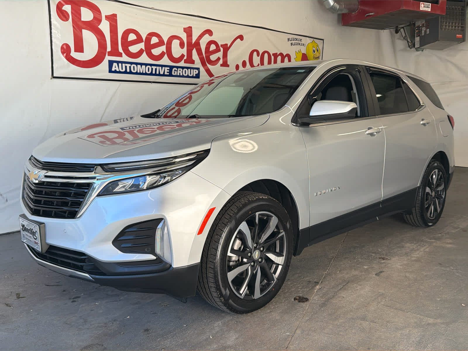 2022 Chevrolet Equinox LT photo 2