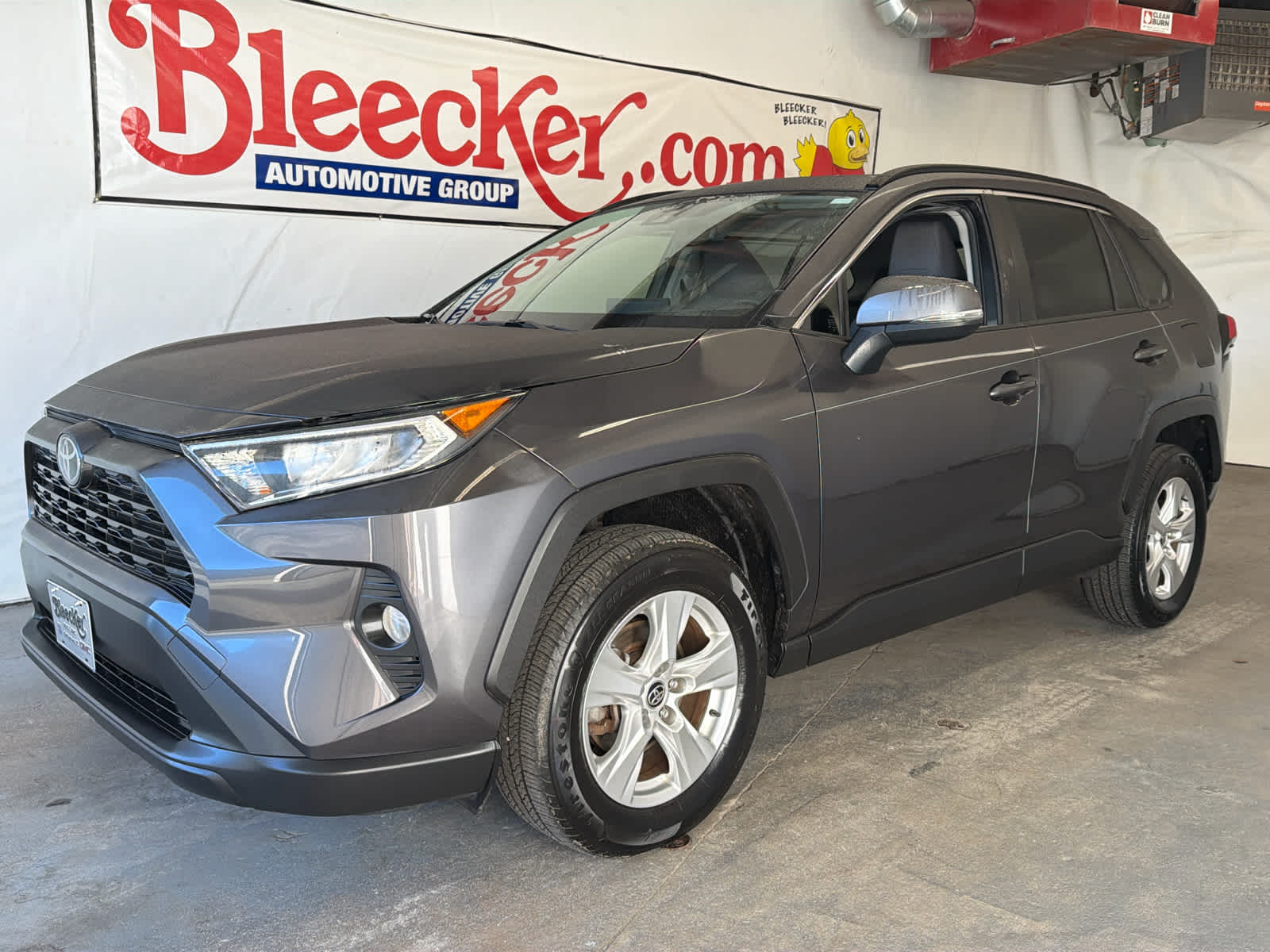 2020 Toyota RAV4 XLE photo 2