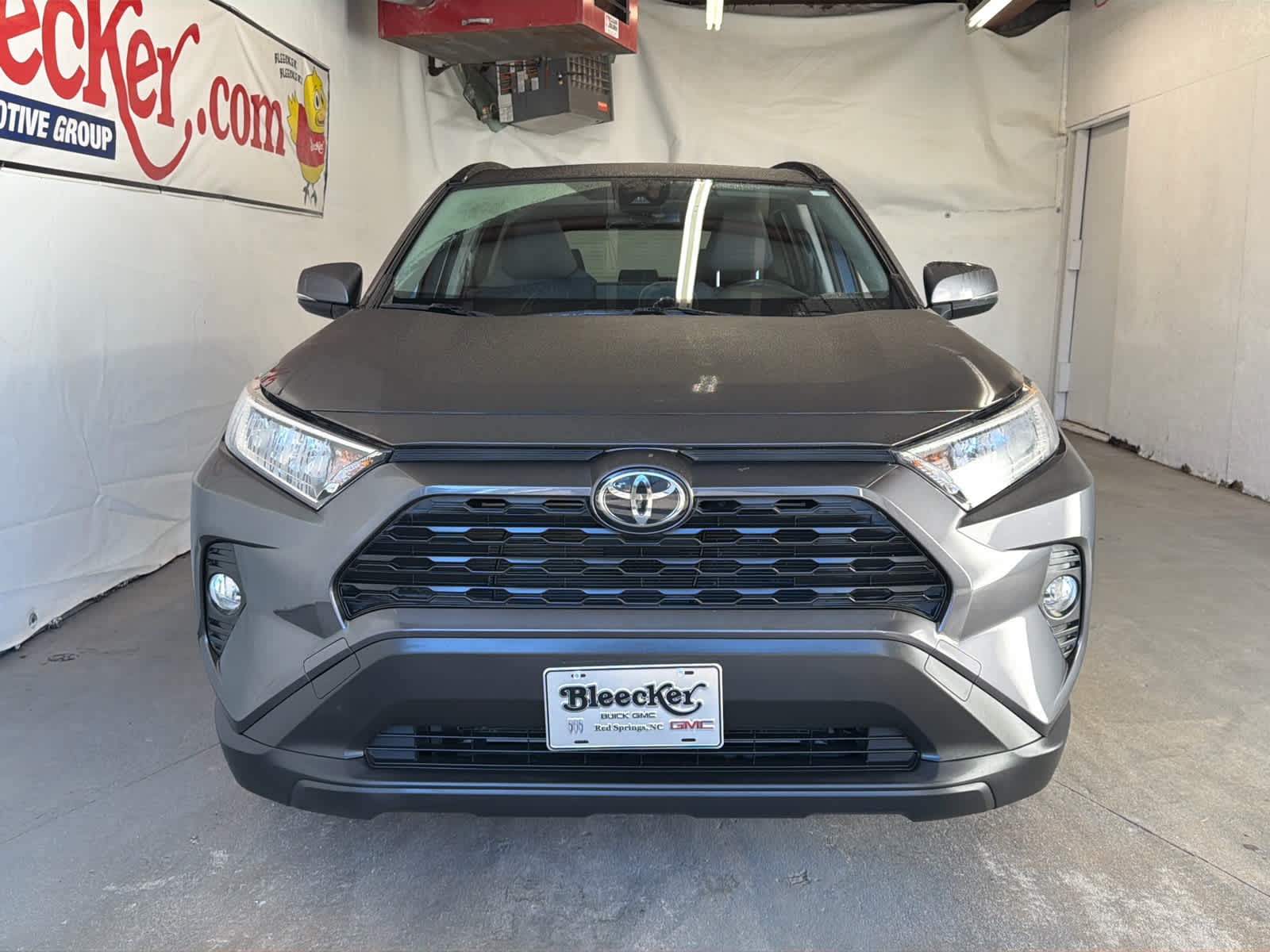 2020 Toyota RAV4 XLE photo 3
