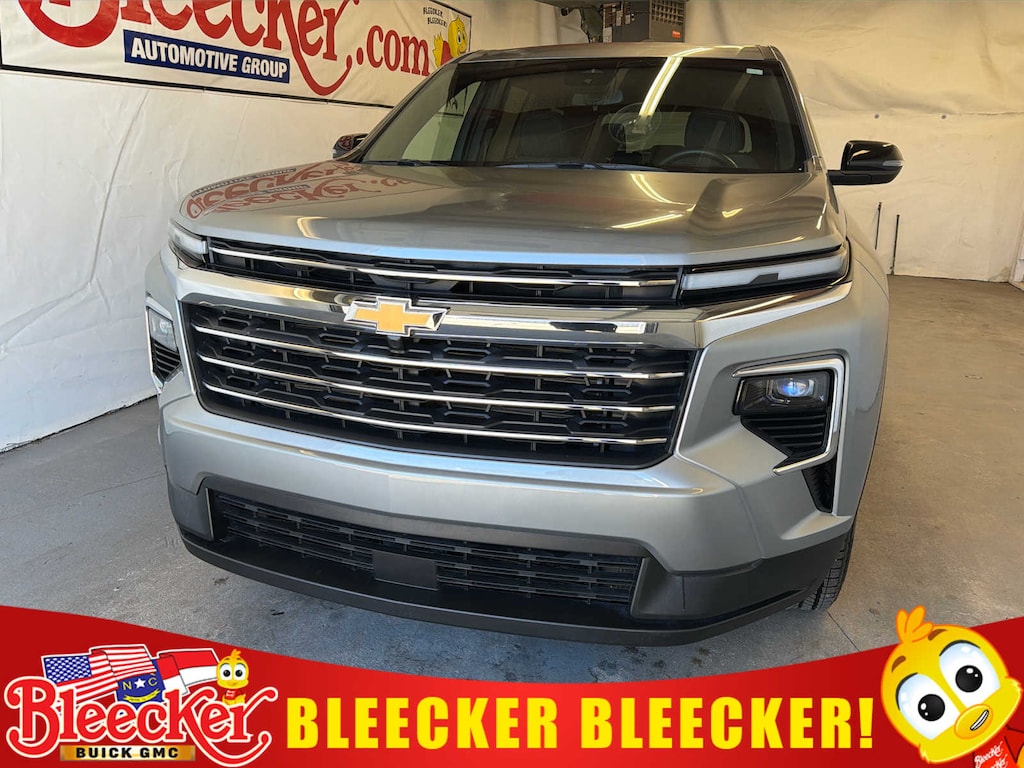 Used 2025 Chevrolet Traverse LT SUV