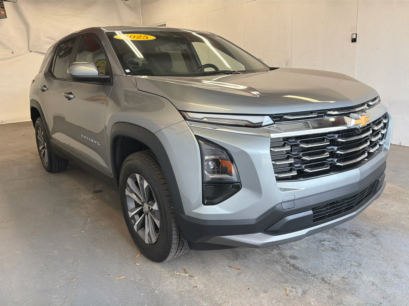 2025 Chevrolet Equinox LT photo 4