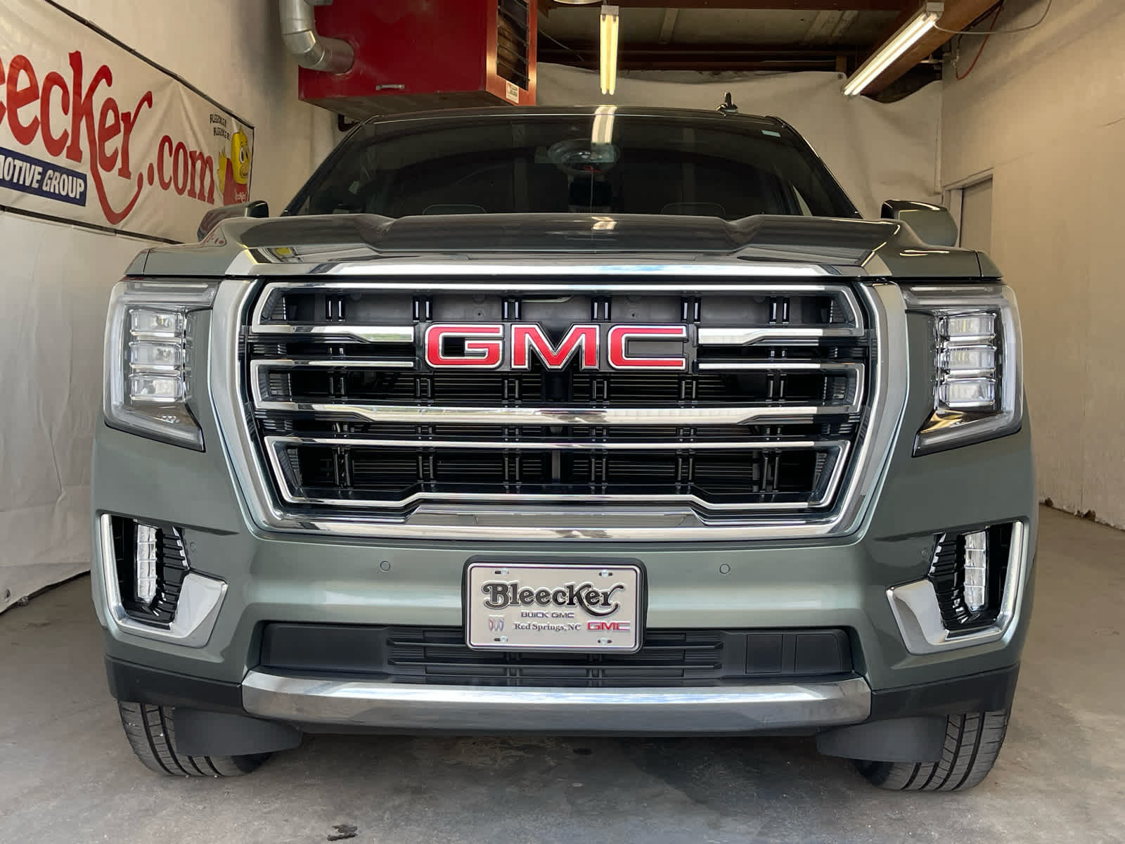 2023 Gmc Yukon SLT photo 3