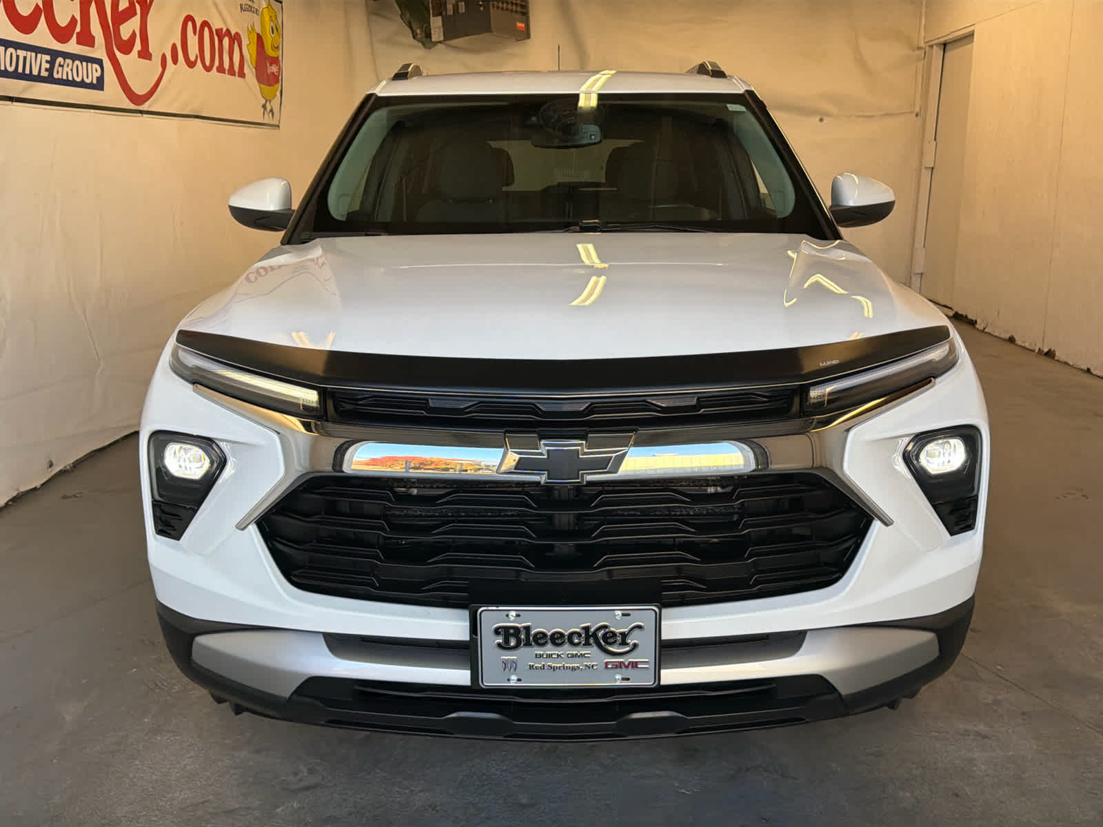 2024 Chevrolet Trailblazer LT photo 2